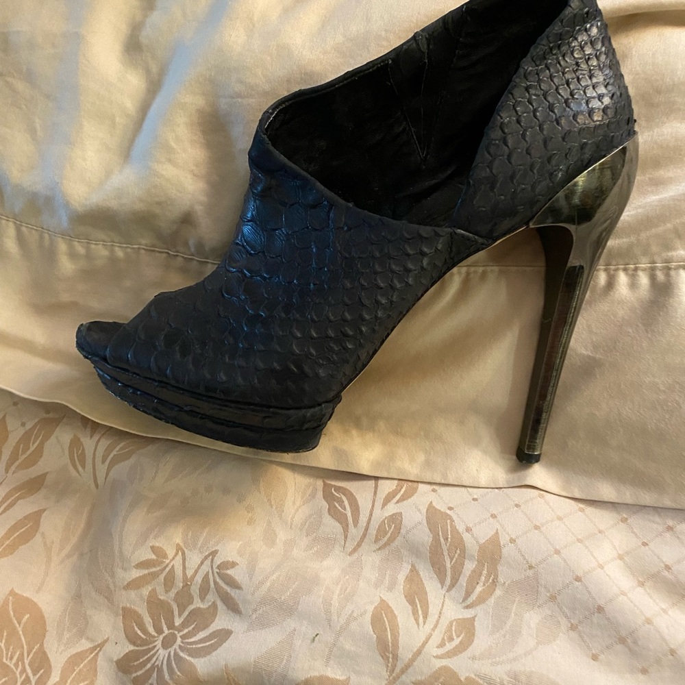 Bcbg bootie